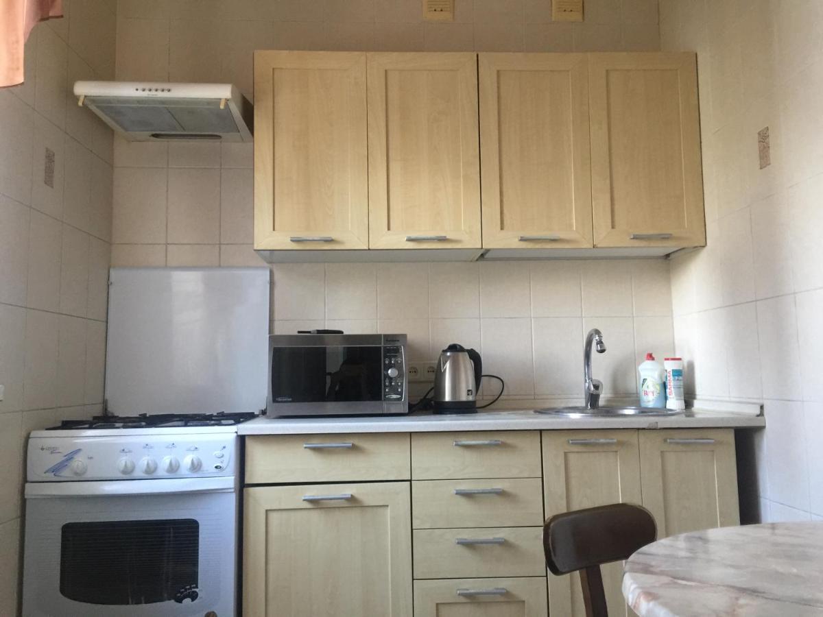 Apartment Near Train Station And Close To City Center Kiev Exterior foto