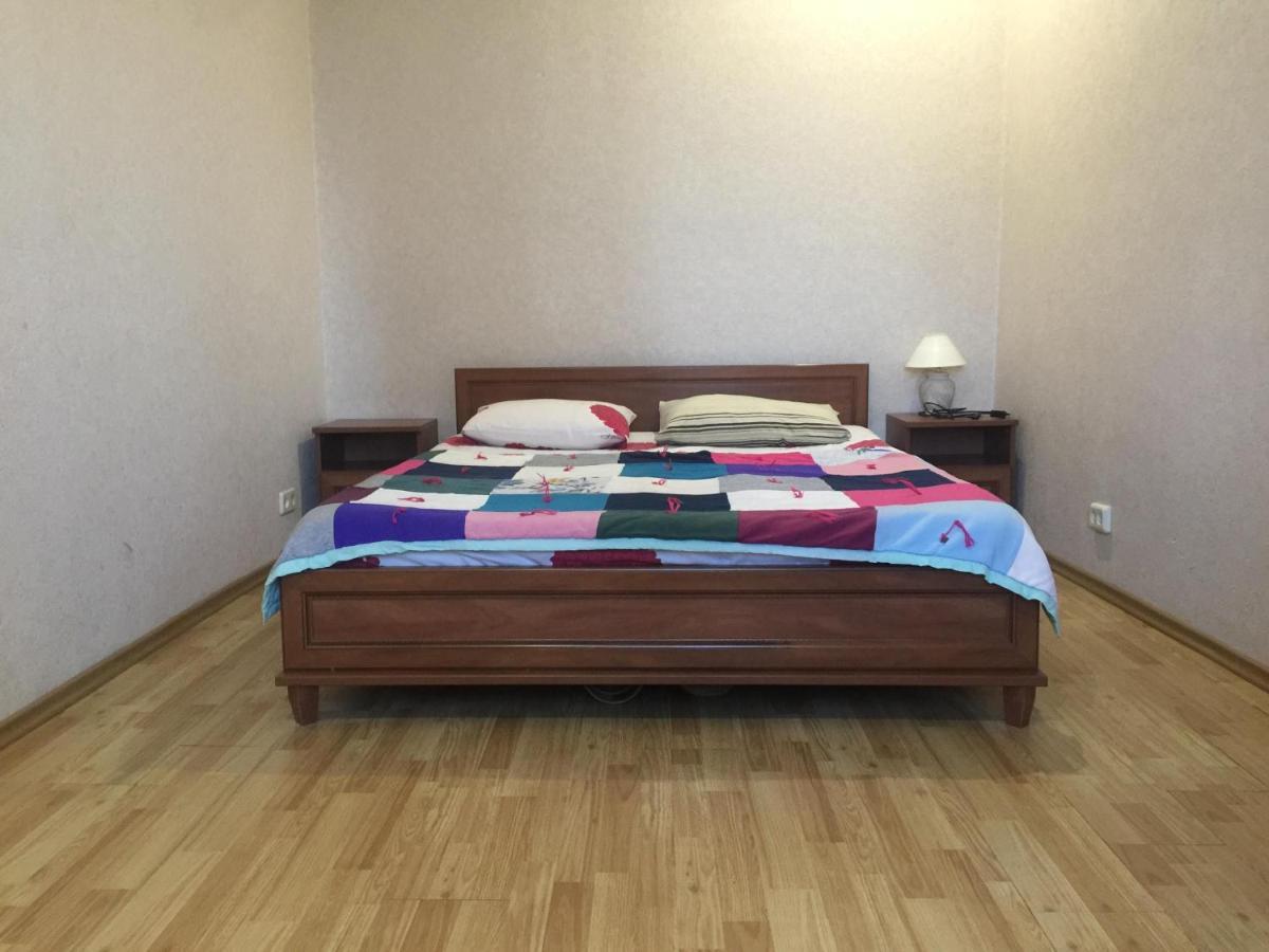 Apartment Near Train Station And Close To City Center Kiev Exterior foto