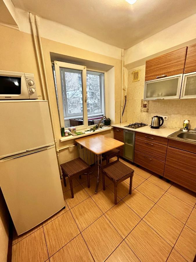 Apartment Near Train Station And Close To City Center Kiev Exterior foto